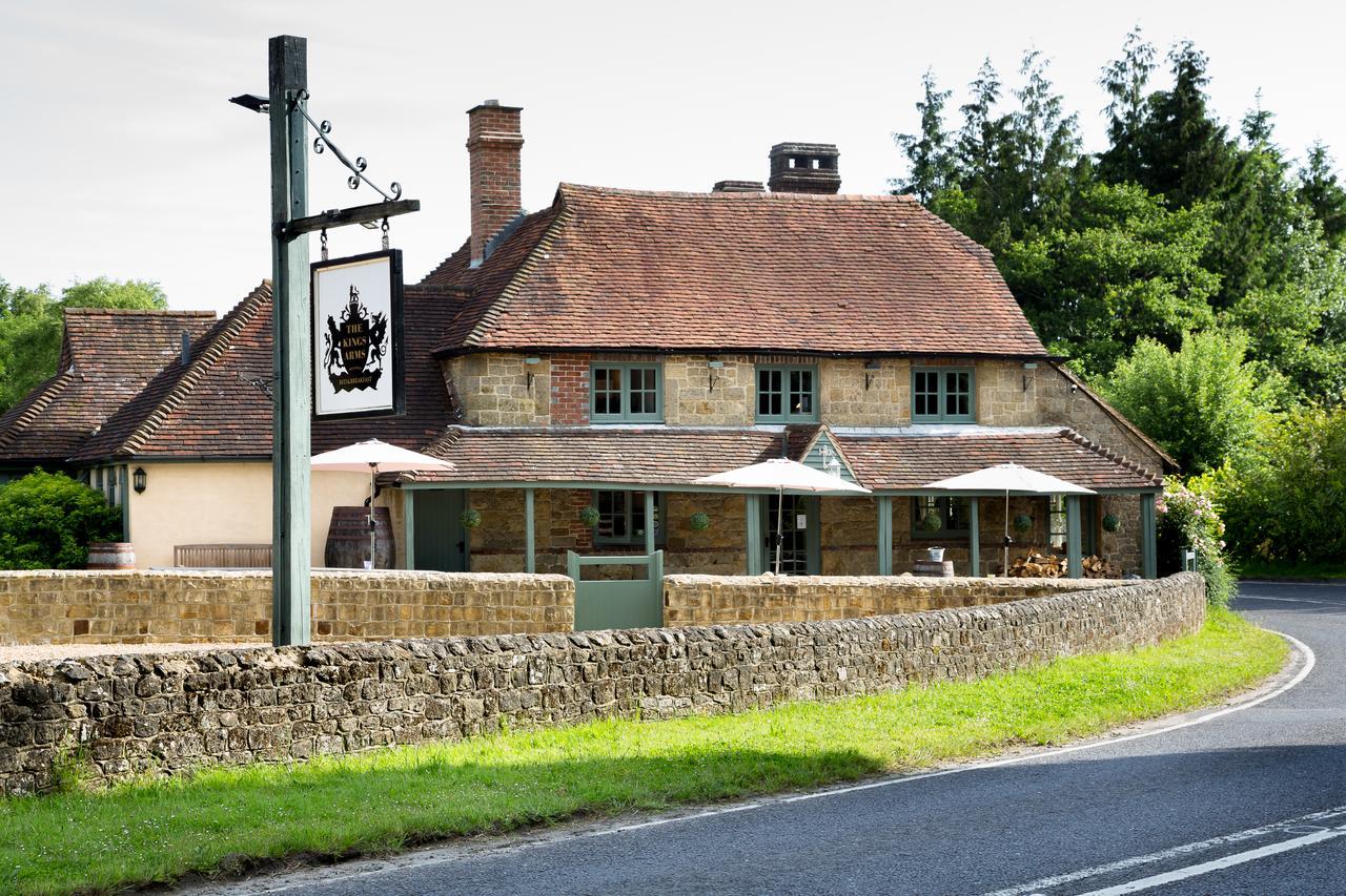 The Kings Arms Hotell Fernhurst Exteriör bild