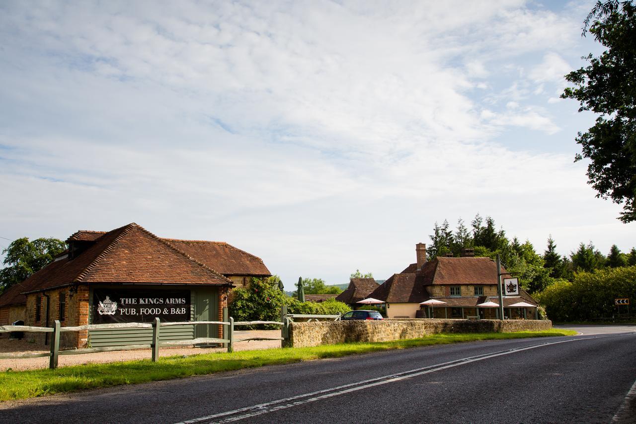 The Kings Arms Hotell Fernhurst Exteriör bild